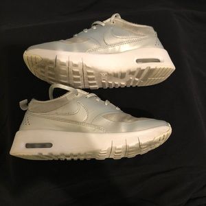 Nike Air Kids size 1Y slightly used excellent cond